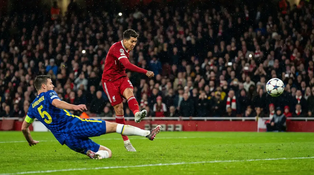 hth体育 足球赛事精彩射门瞬间